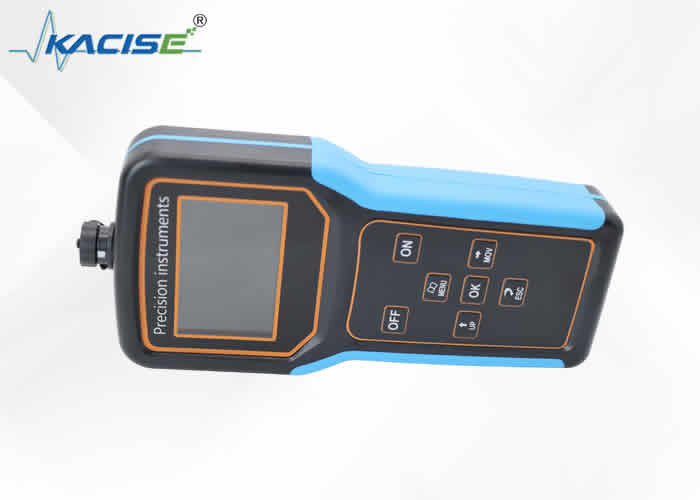 IP65/IP67 सुरक्षा ग्रेड पोर्टेबल डॉपलर फ्लोमीटर डेटा स्टोरेज फ़ंक्शन और 12 वी रिचार्जेबल लिथियम बैटरी के साथ